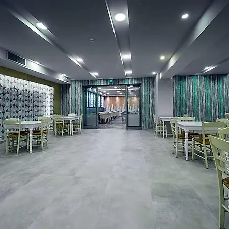 Paradise 4*